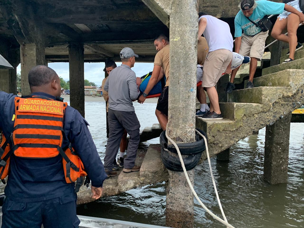 La Armada de Colombia evacuó a adulto mayor en Juanchaco