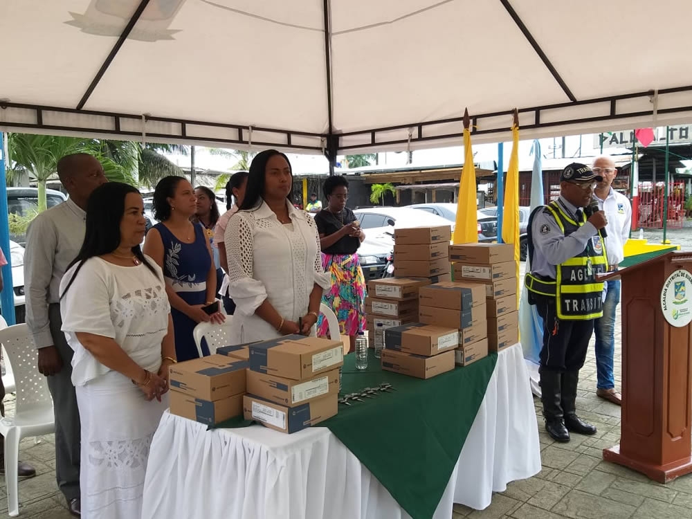 Seis motocicletas y treinta radios de comunicación fueron entregados a la Secretaría de Tránsito y Transporte de Buenaventura