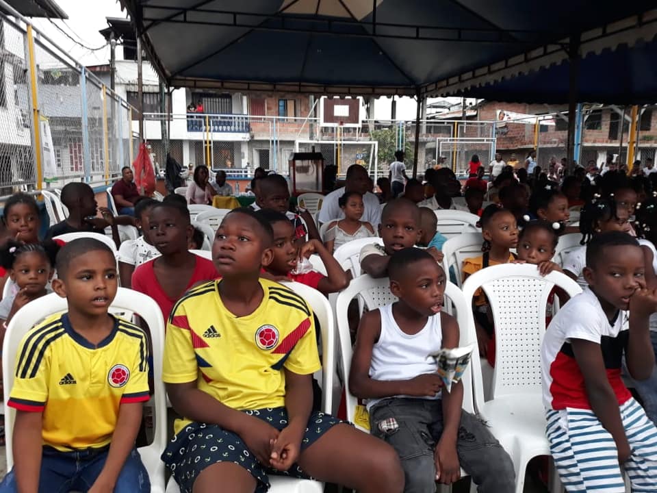 Mas de 900 niños y niñas disfrutaron del programa "Cine al Barrio" en El Bolívar, Eucarístico y en Córdoba durante el fin de semana