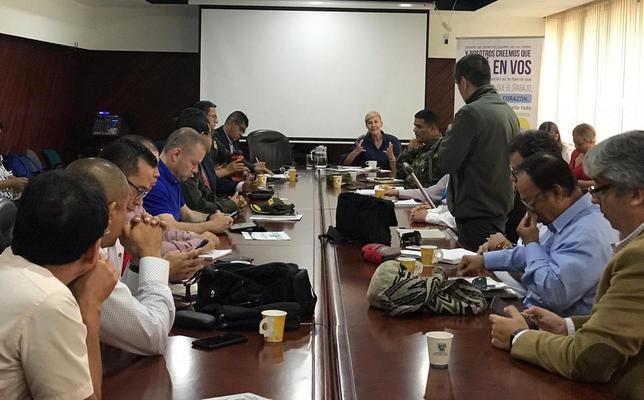 La Gobernadora del Valle presidió reunión con autoridades y comando del paro del 21 de noviembre para garantizar respeto de derechos humanos