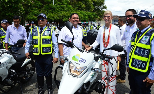 Gobernadora entregó parque automotor para cuerpo de Agentes de Tránsito del Valle