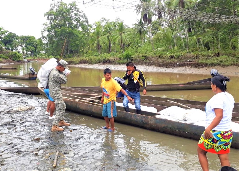 La Armada de Colombia acompañó el retorno de comunidades indígenas en Juradó, Chocó