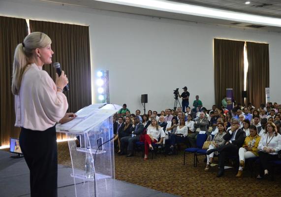 “Como buena mamá, ordenamos la casa”: la gobernadora Dilian Francisca Toro, presentó rendición de cuentas