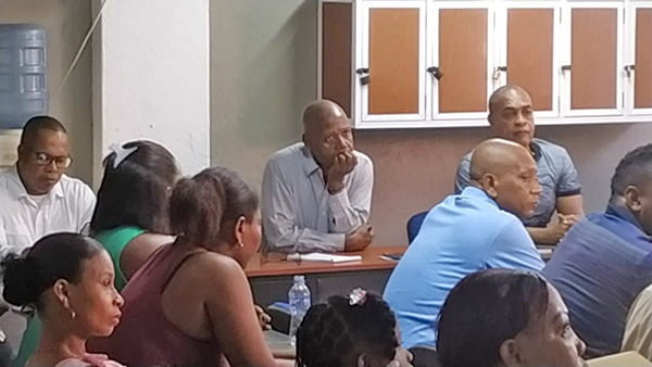 El Secretario de Educación sirvió de intermediario en problemática de la IE Juan José Rondón
