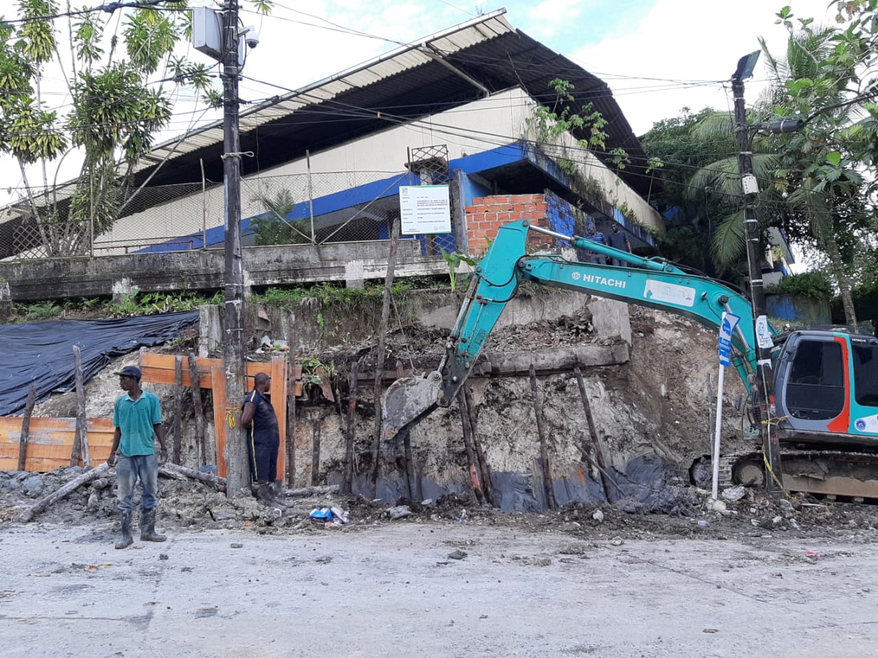 La Alcaldía Distrital de Buenaventura construye el muro de contención de la Institución Educativa San Rafael