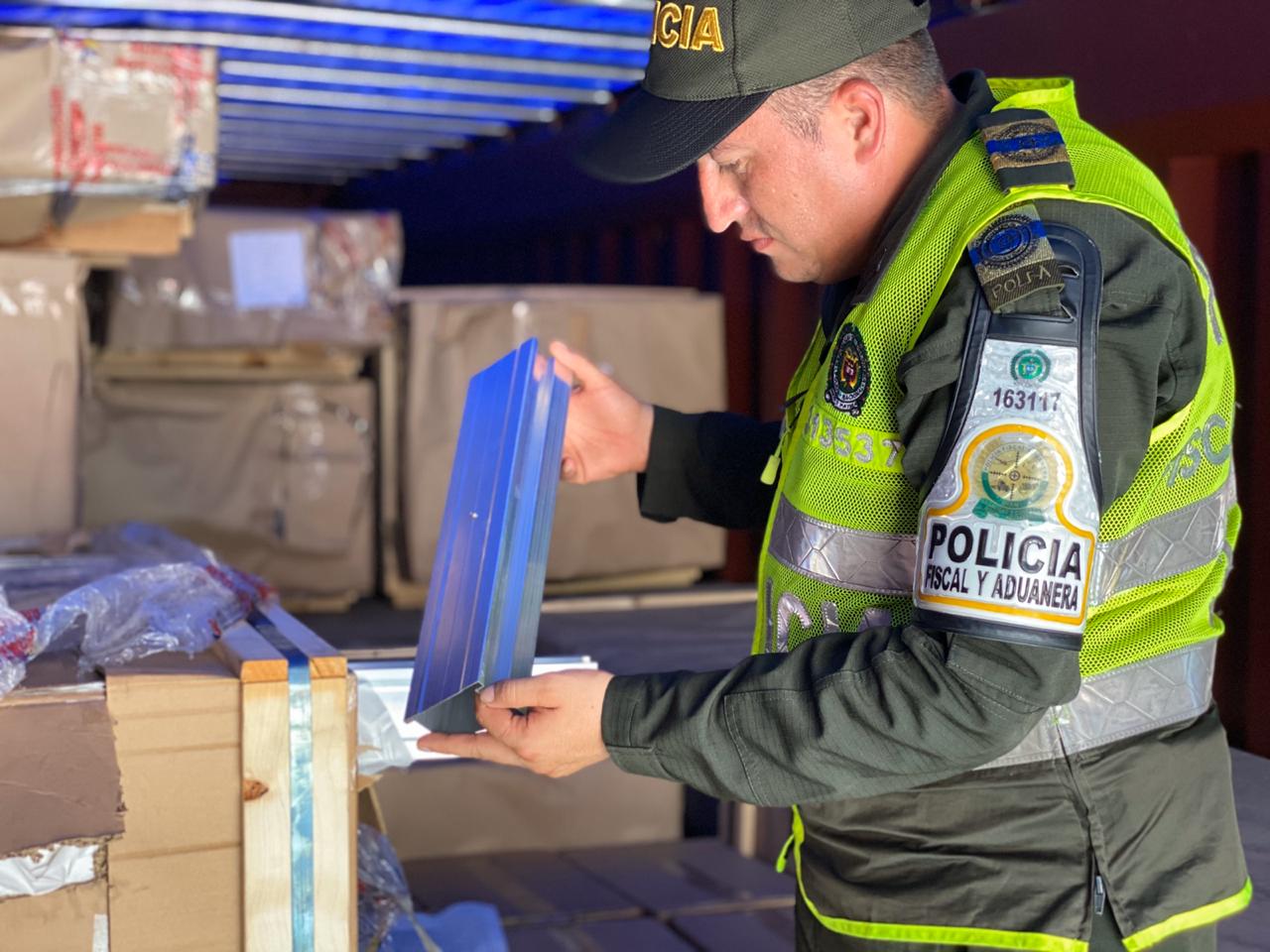 Fueron confiscados 5 contenedores con químicos, elementos de aseo, cosméticos e insumos industriales