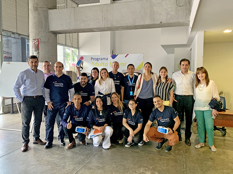 Adultos mayores de Cali disfrutaron de una experiencia con realidad virtual y aumentada gracias a Fundación Telefónica Movistar