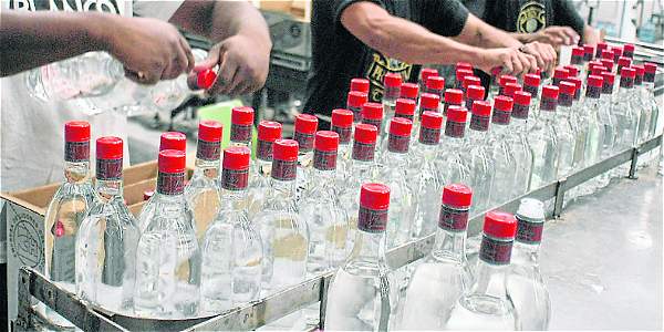 Con apoyo de los gremios azucareros, el Valle está preparado para suministrar alcohol a todo el país, dice la gobernadora Clara luz Roldán
