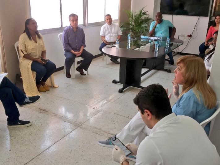 La Gobernadora del Valle entregó en Buenaventura pruebas e insumos para el diagnóstico del coronavirus