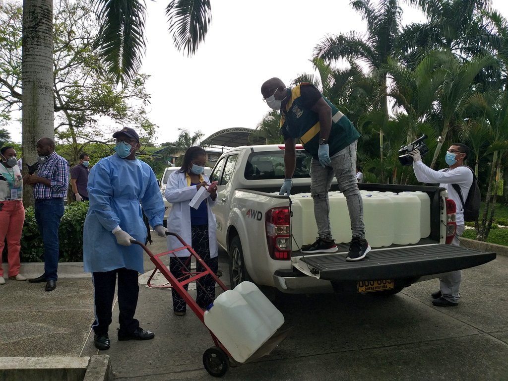 La Secretaria de Salud de Buenaventura entregó alcohol a diferentes entidades