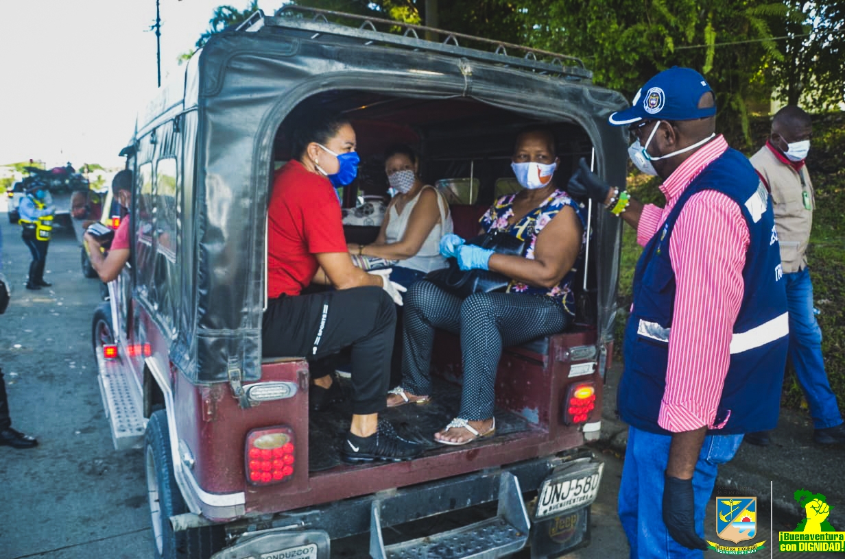 El alcalde Distrital, Víctor Vidal, verificó que conductores de vehículos de servicio público cumplan con las medidas establecidas
