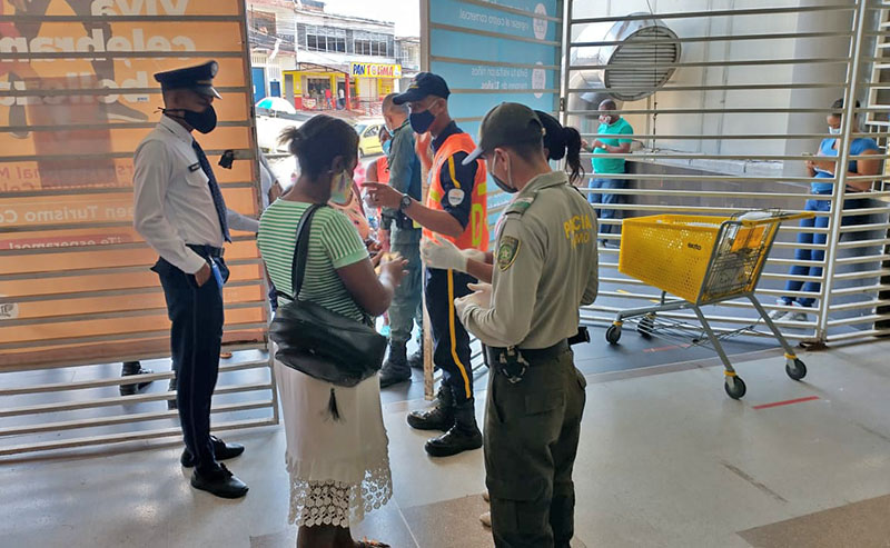 La Policía realizó verificación de medidas sanitarias en centros comerciales de Buenaventura