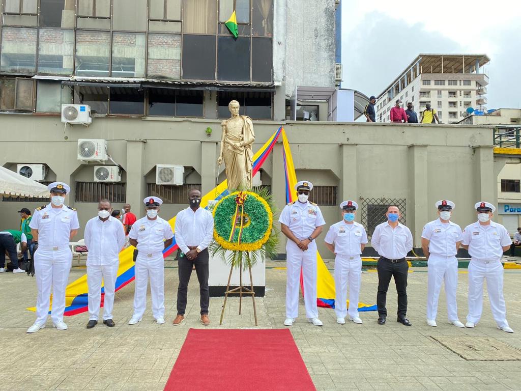 Concejales participaron en ofrenda floral, el 20 de julio, en el que no hubo parada militar por pandemia de la COVID-19