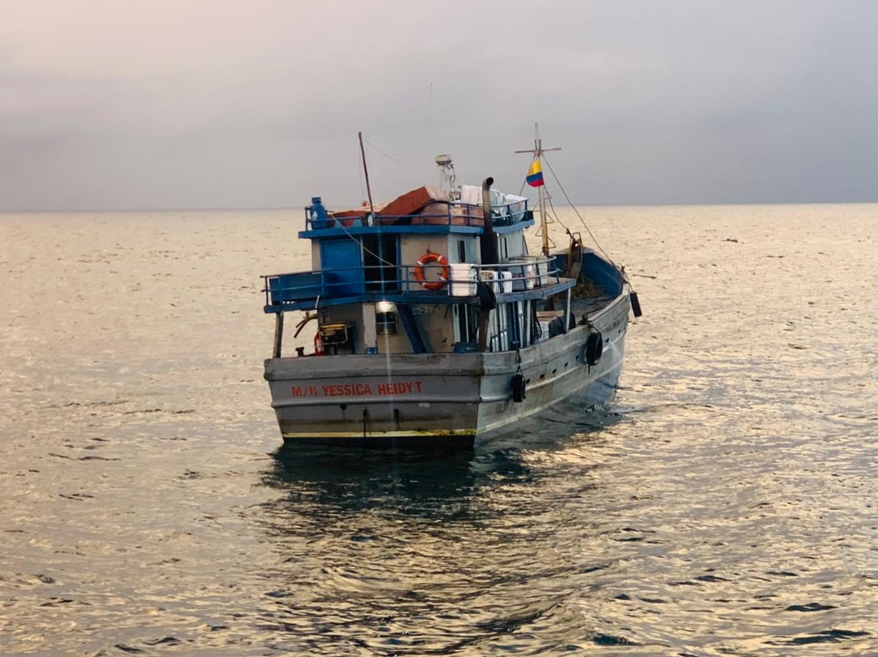 Armada de Colombia atiende emergencia de embarcación Yessica Heydi en ruta marítima Timbiquí - Buenaventura