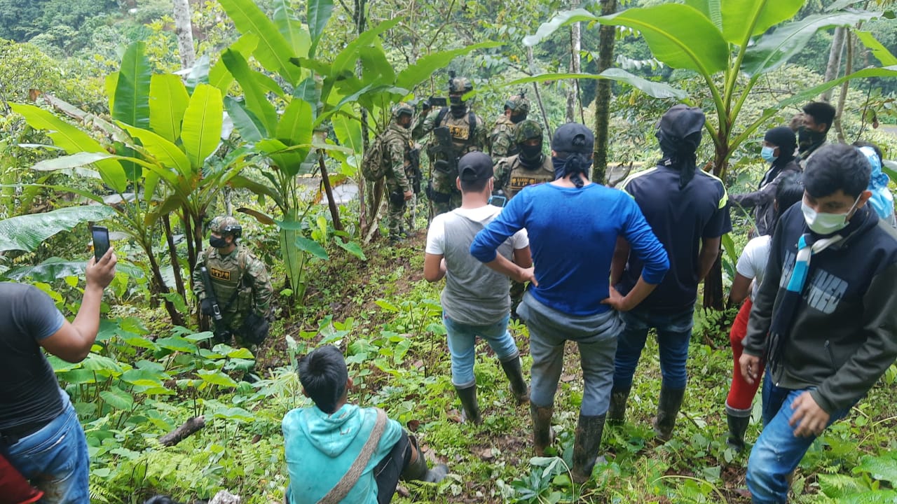 Rechazamos militarización del resguardo Nasa Embera Chamí La Delfina, Valle del Cauca exigimos respeto a los territorios indígenas y al ejercicio legítimo del gobierno propio!