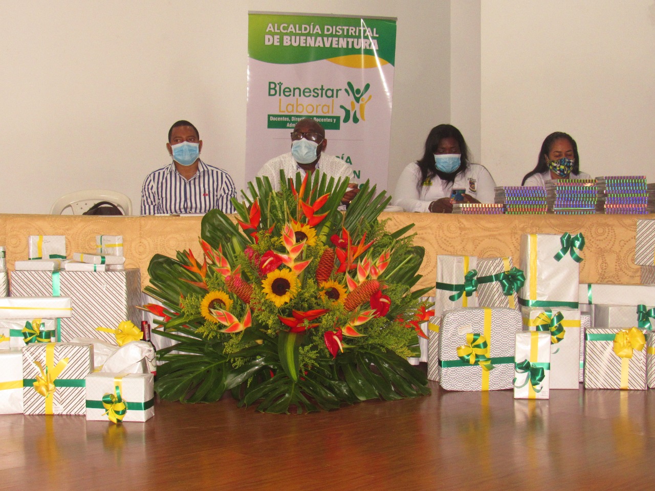 41 docentes de instituciones educativas oficiales fueron exaltados por la Secretaría de Educación en la celebración del Día del Maestro en Buenaventura