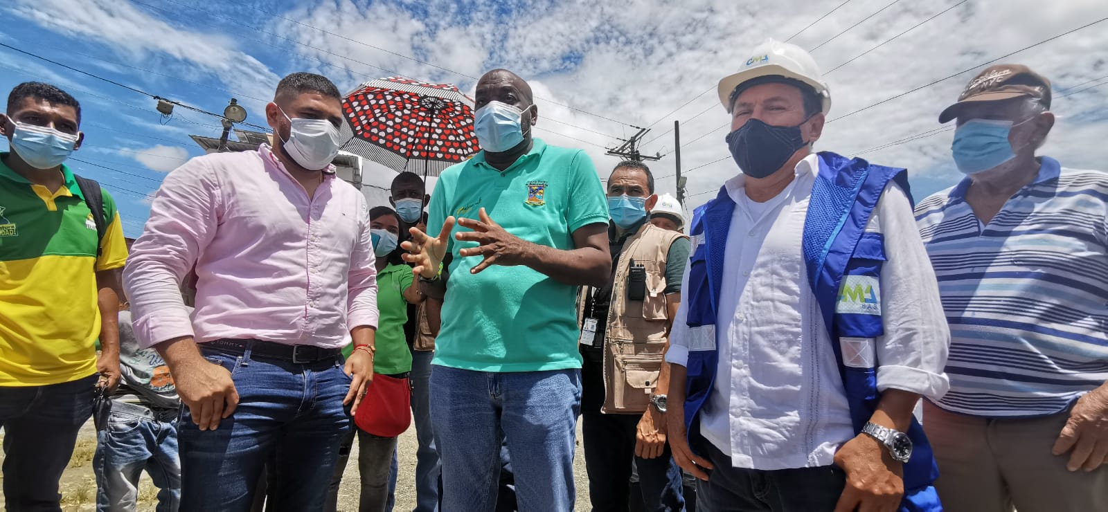 El Alcalde Distrital de Buenaventura se comprometió con la remodelación de la cancha del barrio El Bosque
