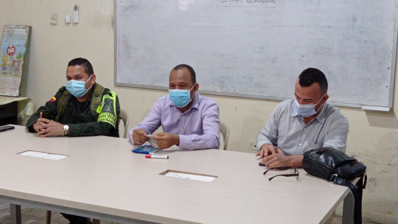 La Policía y la Secretaría de Tránsito escucharon al gremio del transporte público de Buenaventura