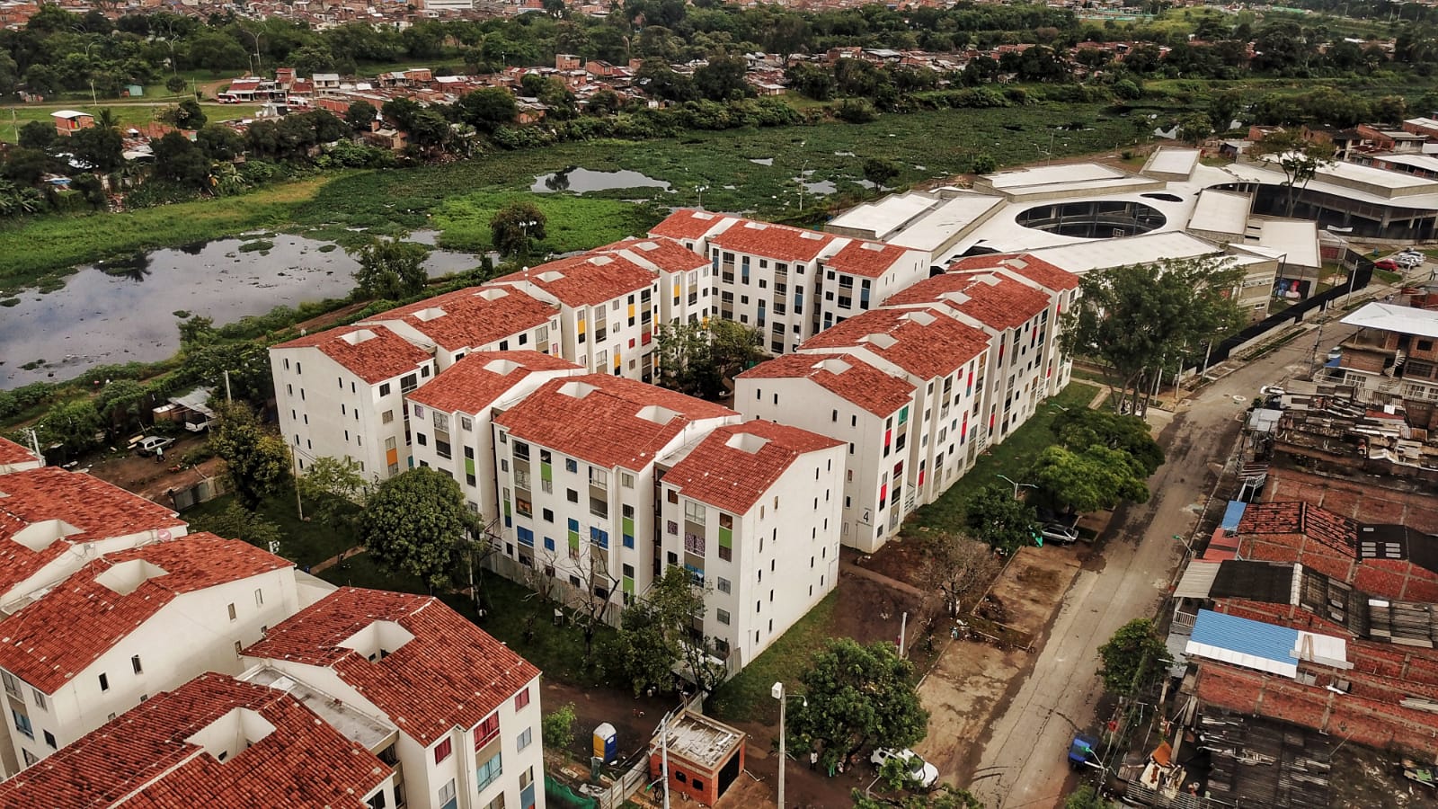 Fondo Adaptación continúa reubicación de familias que vivían en zona de riesgo de Cali