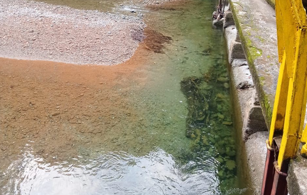 Se presenta bajo caudal en bocatoma del río Escalerete y la SAAAB hace un llamado al uso racional del agua potable en Buenaventura