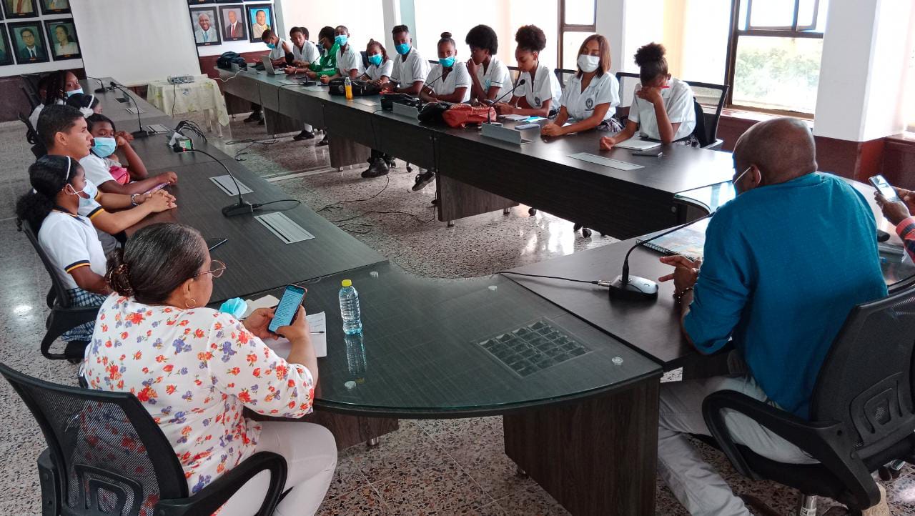 El Alcalde Distrital y el Secretario de Educación dieron respuesta a requerimientos de personeros, contralores y líderes estudiantiles de Buenaventura