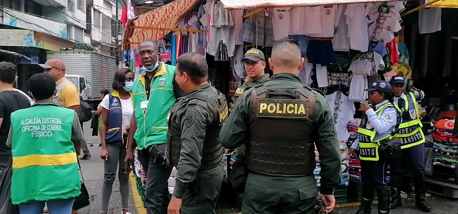 La Oficina de Control Físico continúa reorganizando el comercio en el barrio Pueblo Nuevo de Buenaventura