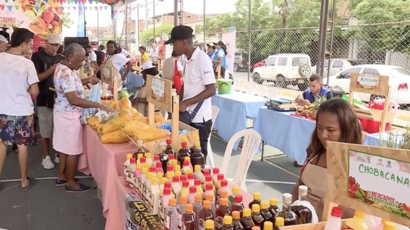 “Los mercados campesinos en las comunas son una oportunidad para las asociaciones y para los cale&ntilde;os”