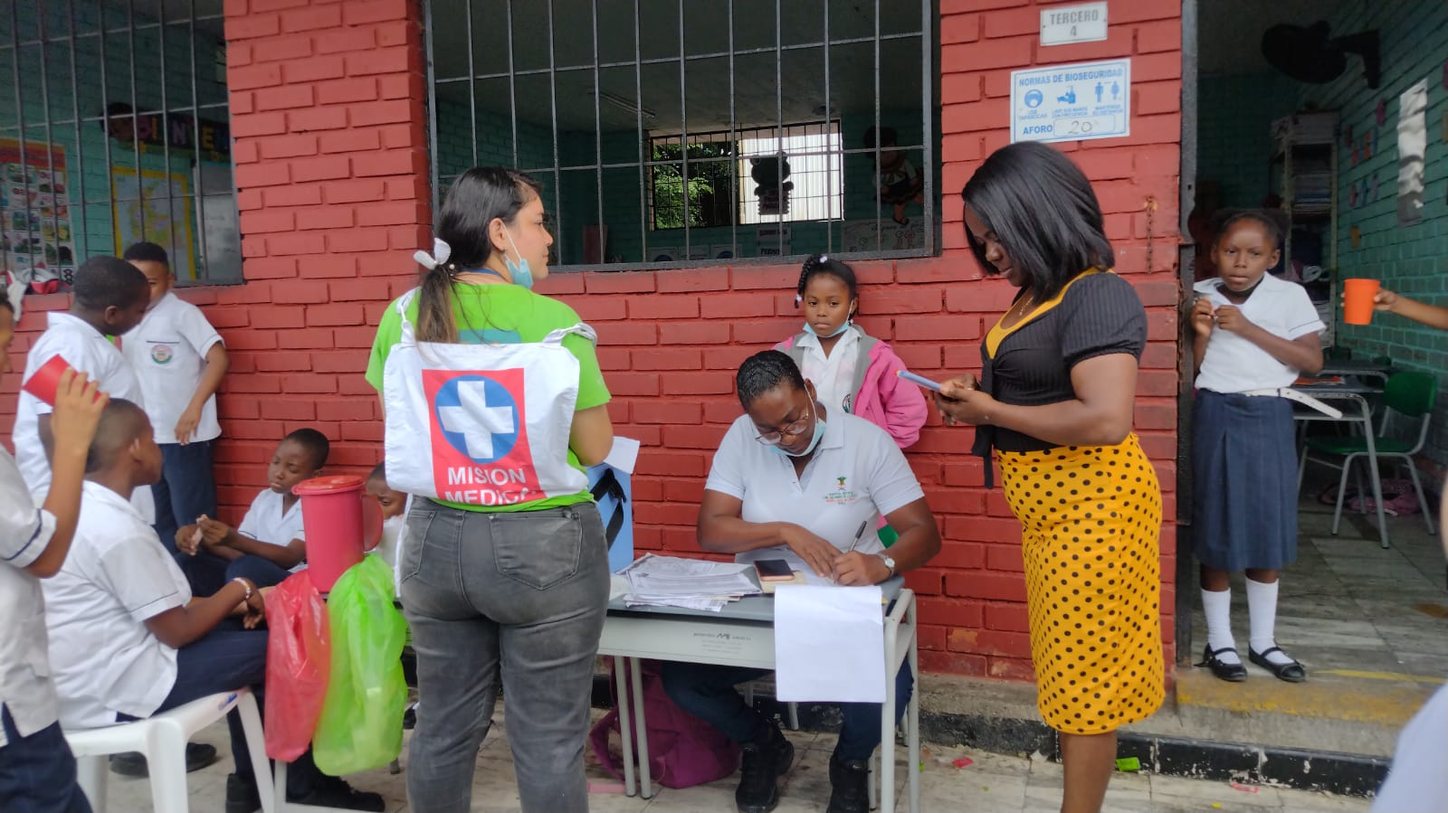 Inició la aplicación de vacunas en las instituciones educativas oficiales del Distrito de Buenaventura