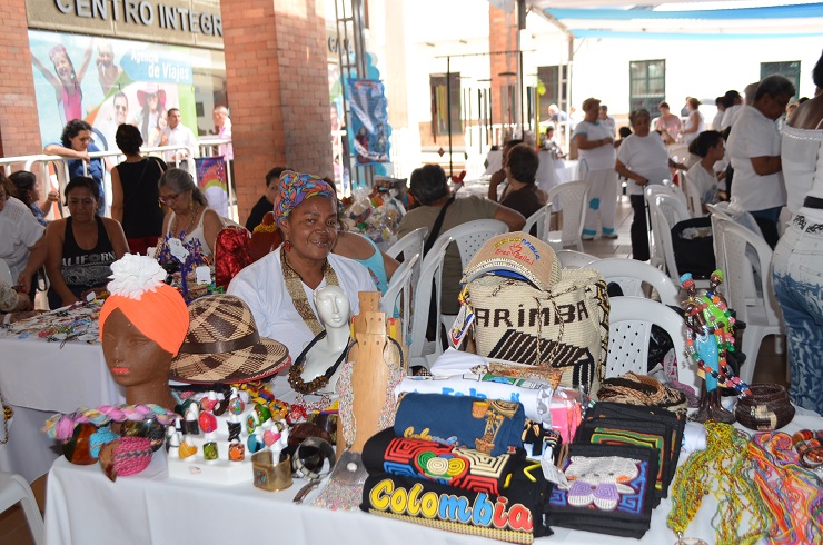 Lanzamiento del mercado campesino “Canasta de paz”, productos de campesinos, mujeres y reincorporados en Cafam-Melgar y Comfenalco-Valle Delagente en Ca&ntilde;asgordas
