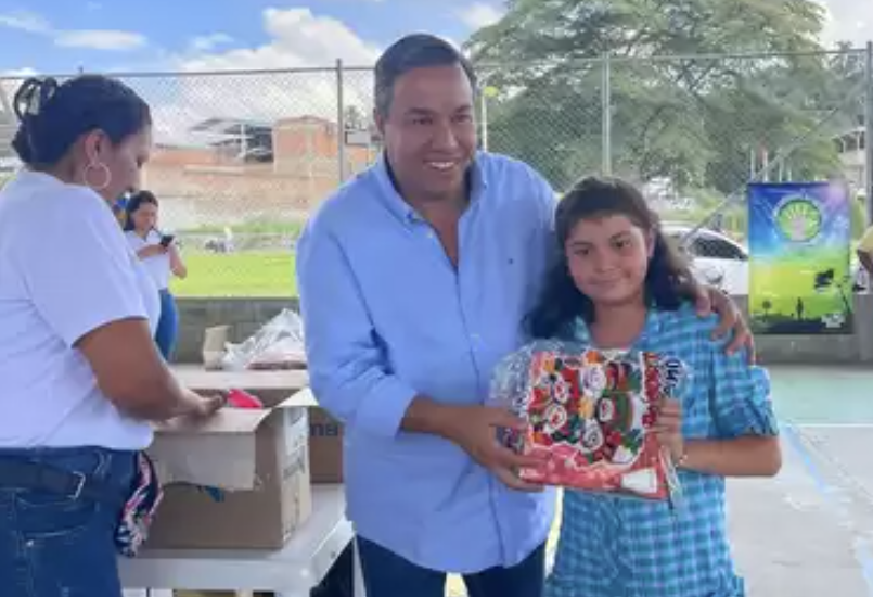El &lsquo;Carnaval por la Paz 2022&rsquo; llevó alegría a 1.350 ni&ntilde;os víctima del conflicto con regalos de Navidad