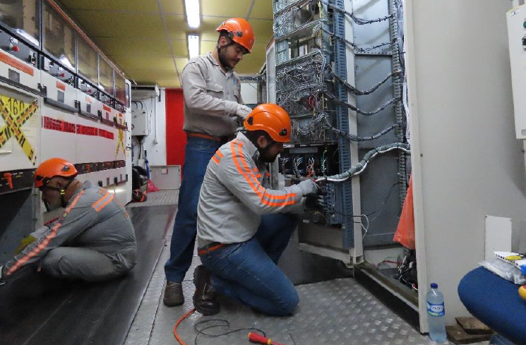 Continúan obras para mejorar la calidad del servicio de energía en la zona de playas de Buenaventura