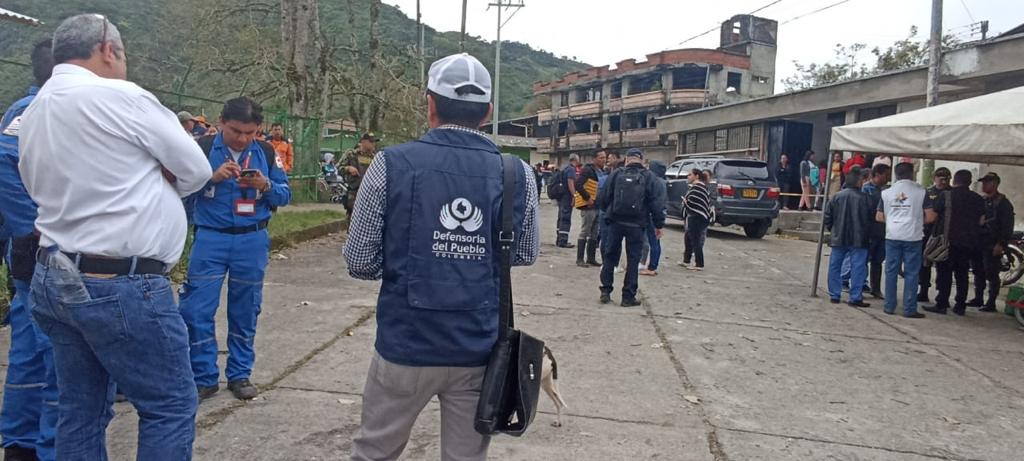La Defensoría del Pueblo mantiene acompa&ntilde;amiento y verifica entrega de ayudas a familias damnificadas en Rosas, Cauca