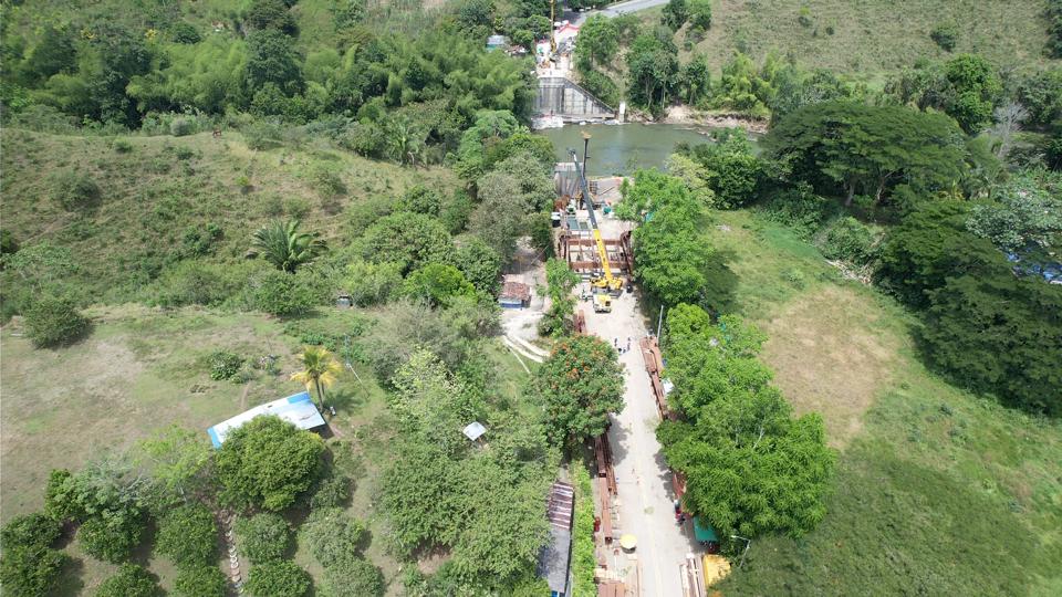 En 42 % avanzan las obras de instalación del puente metálico de El Alambrado sobre el río La Vieja, en el norte del Valle del Cauca