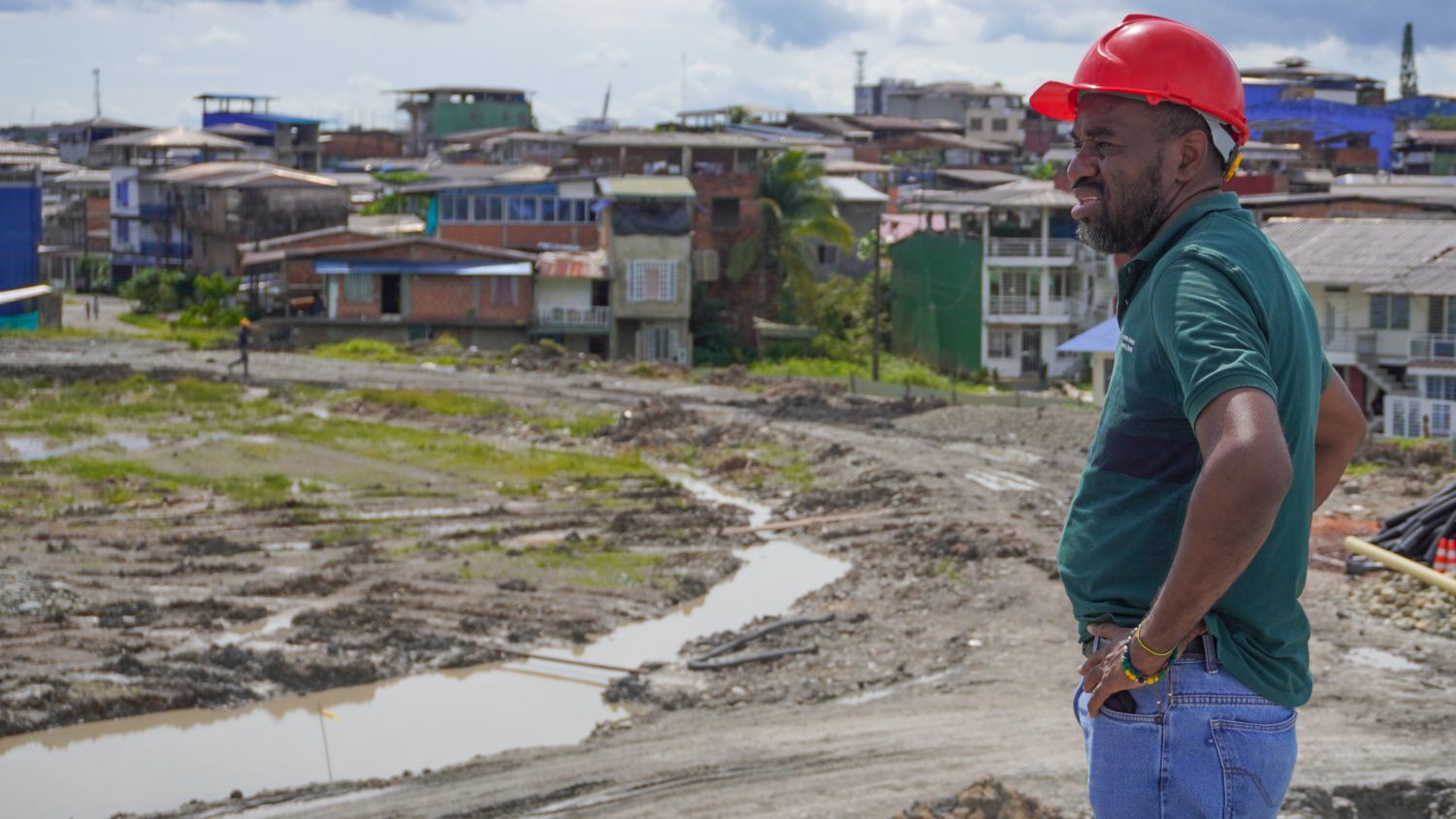 El alcalde distrital de Buenaventura, Víctor Hugo Vidal revisó los avances de las obras que se adelantan en la ciudad