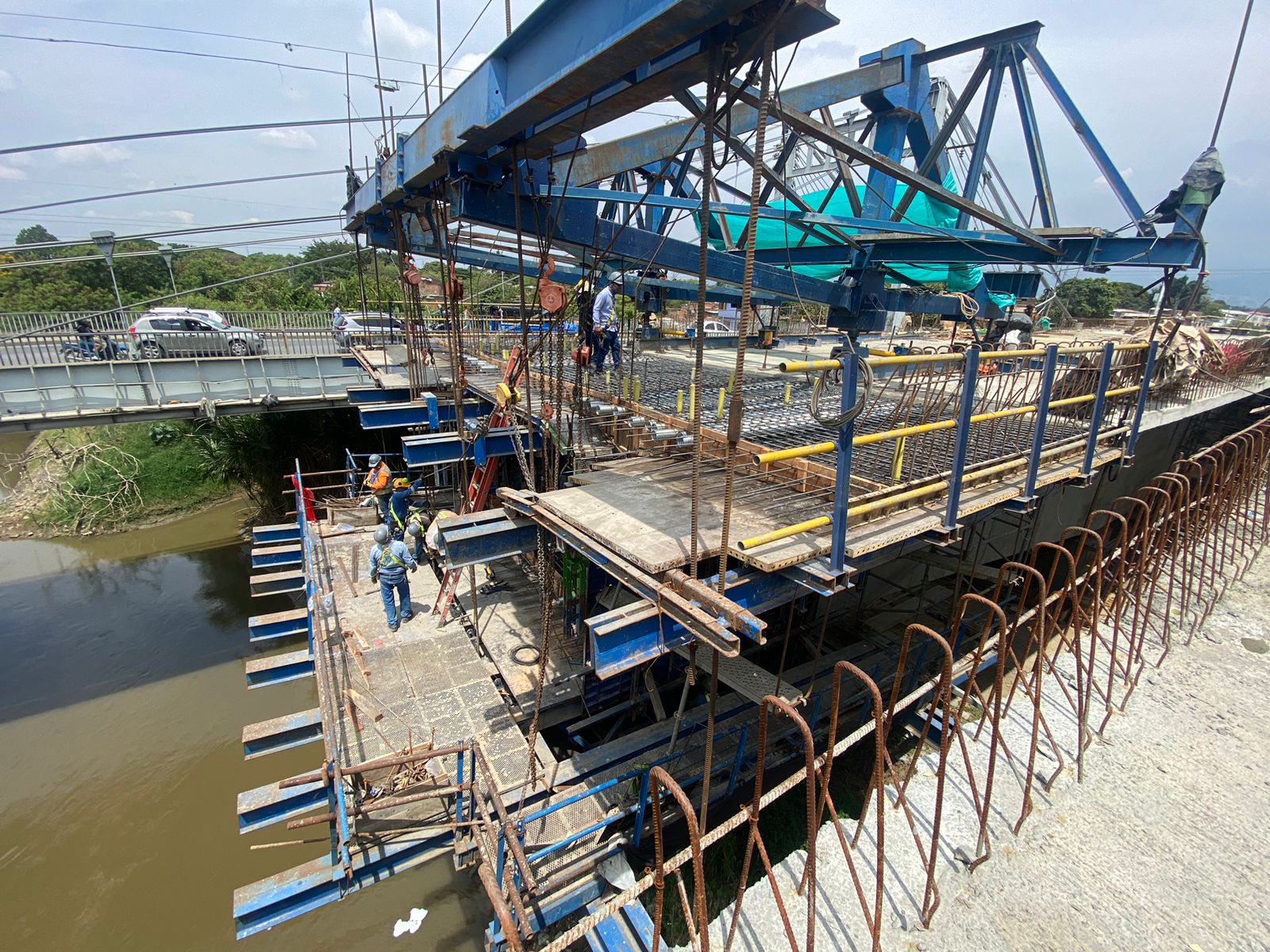 Obras del nuevo puente de Juanchito avanzan con normalidad, por control de calidad se demolerá una dovela