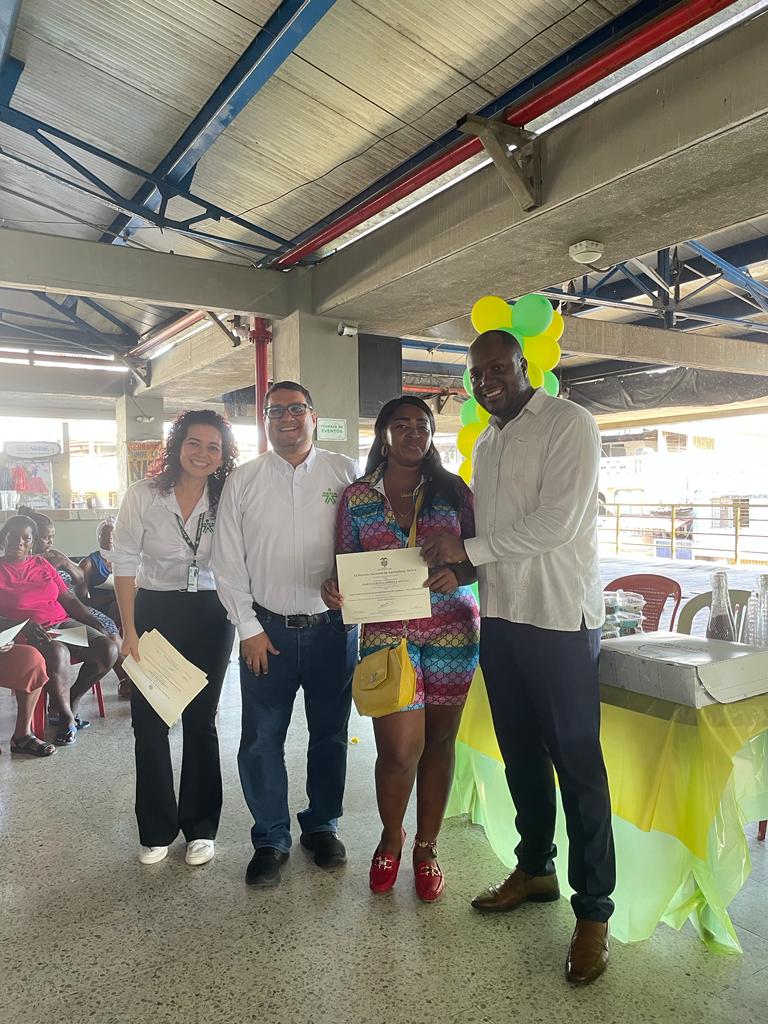40 cocineras de la Plaza de Mercado 'José Hilario López' en Buenaventura fueron capacitadas en servicio al cliente