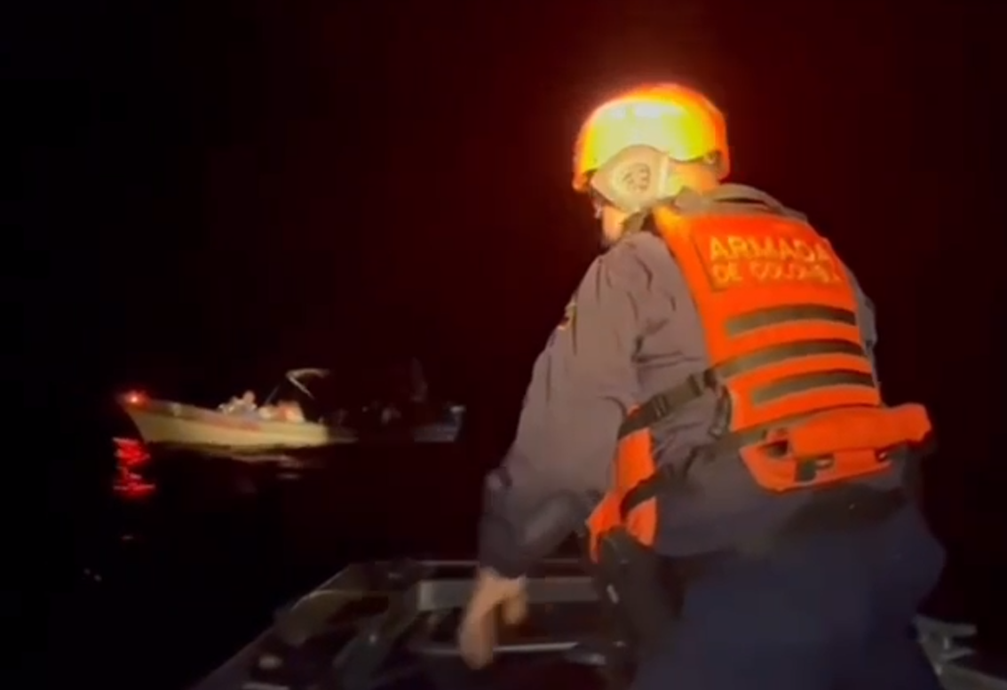 Fueron rescatadas 13 personas que se encontraban a la deriva en una embarcación en Bahía Cupica
