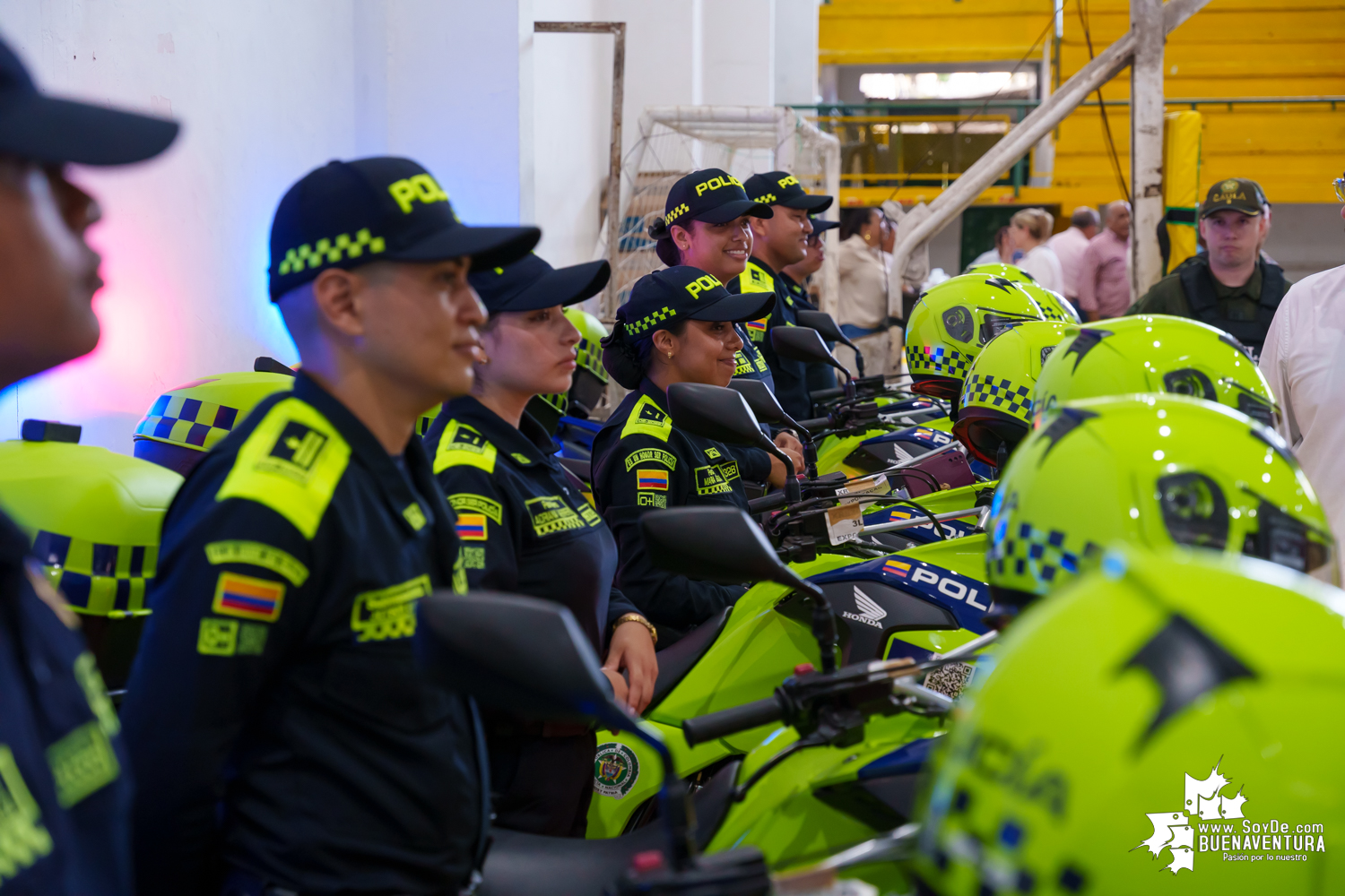 Con ocho motocicletas entregadas por la Gobernación del Valle se fortalece capacidad operacional de la Policía en Buenaventura
