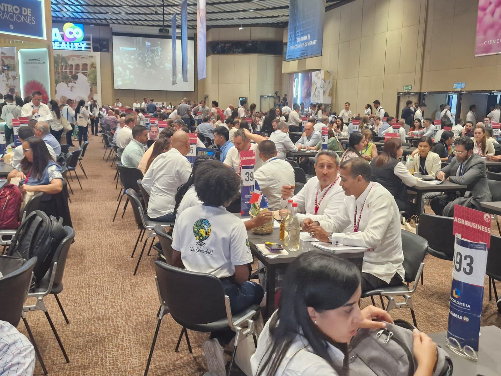 Empresarios de Buenaventura presentes en la Macrorrueda 100, el evento de promoción comercial más importante del país