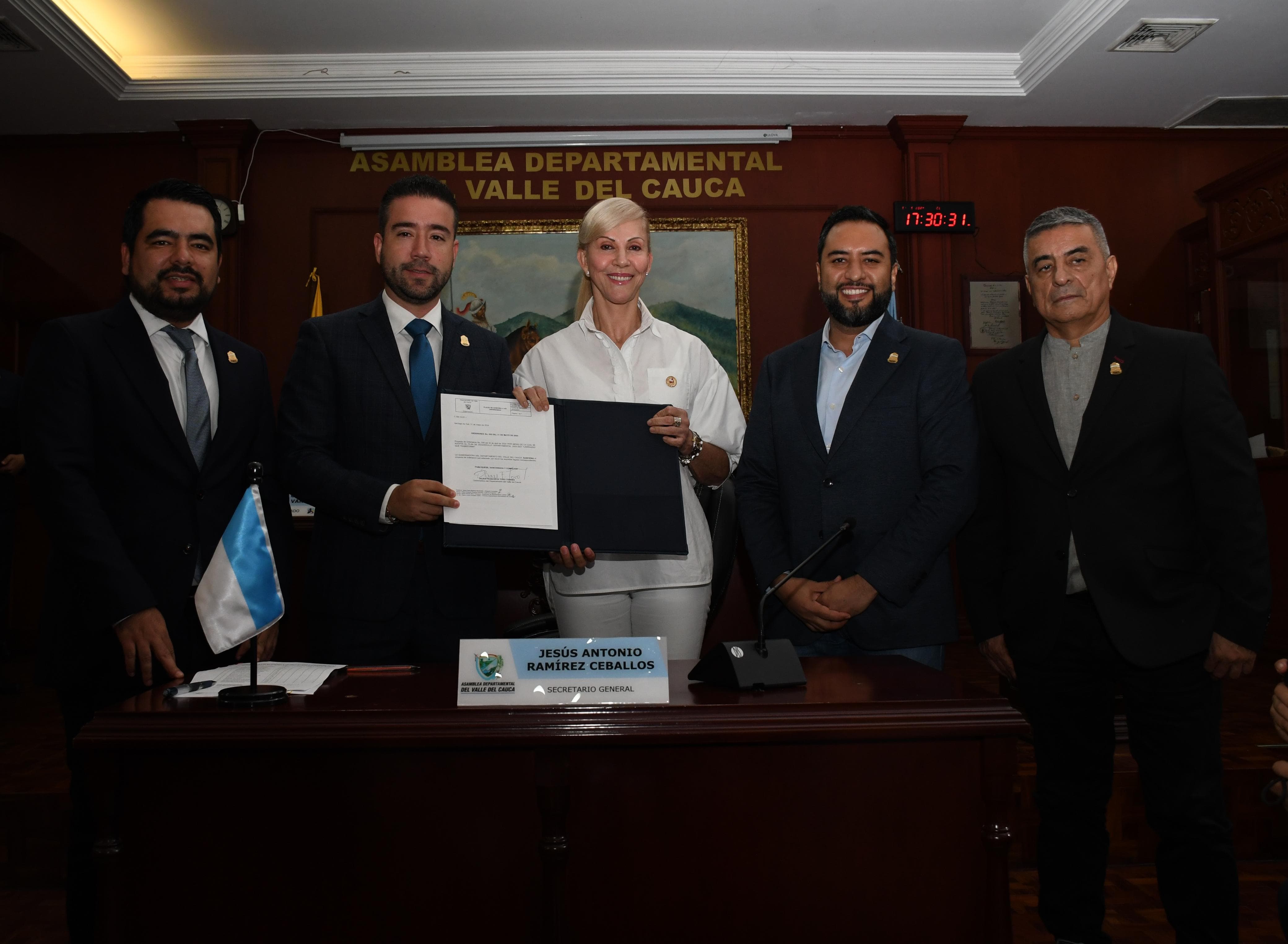 La gobernadora del Valle, Dilian Francisca Toro sancionó el Plan de Desarrollo &lsquo;Liderazgo que Transforma&rsquo;