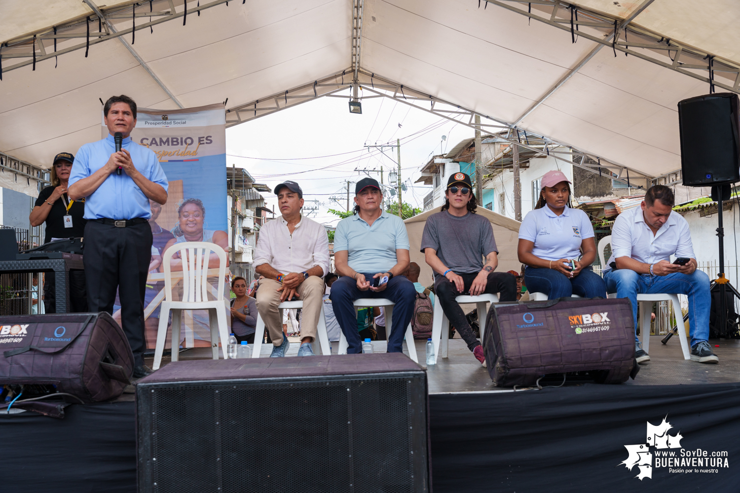 En Buenaventura, Gustavo Bolívar y Alexander López acompa&ntilde;an renovación de la tregua de paz con proyectos para el progreso
