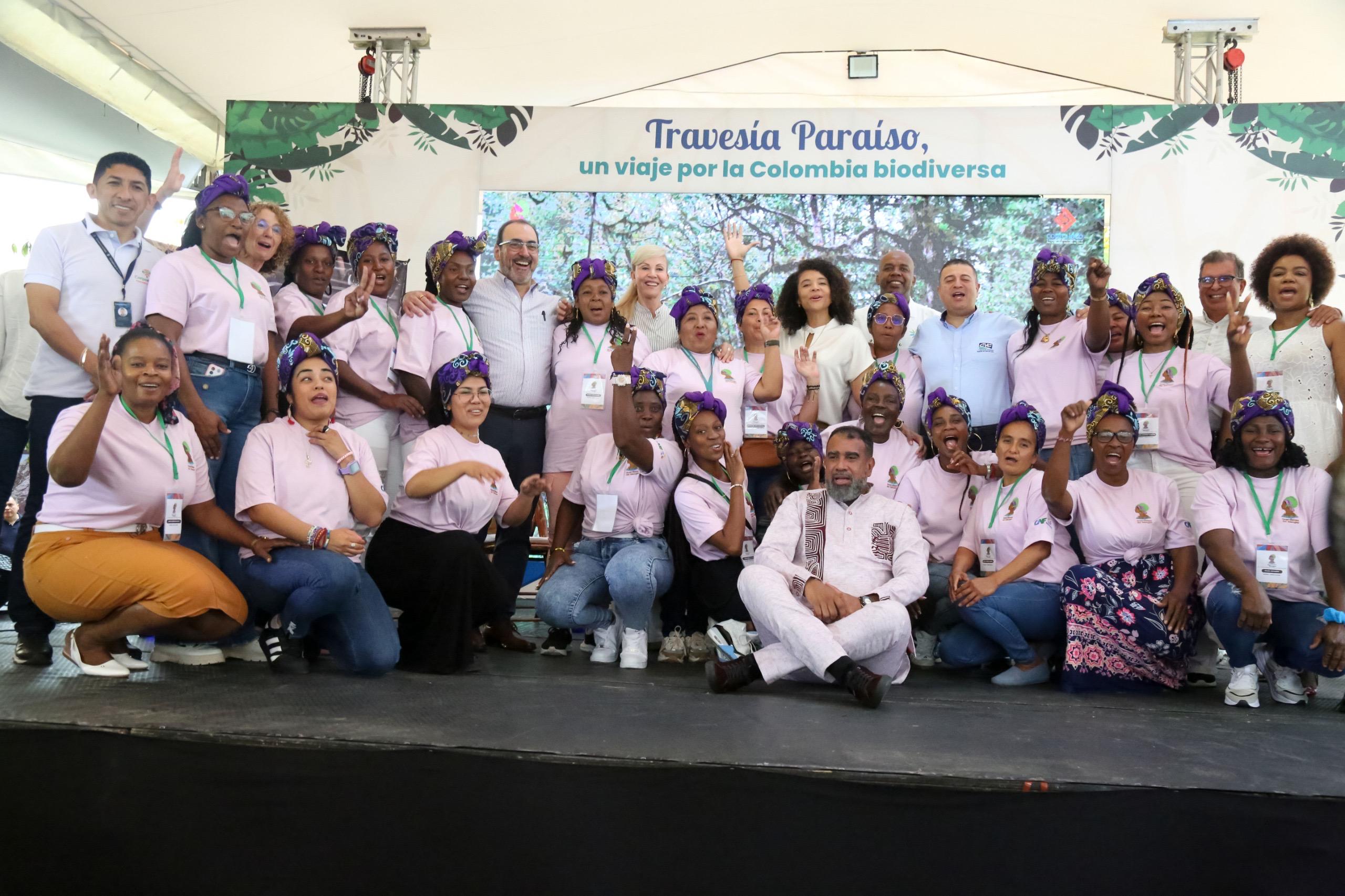 Gobierno del Valle fortalece red de conservación de manglares con las mujeres piang&uuml;eras