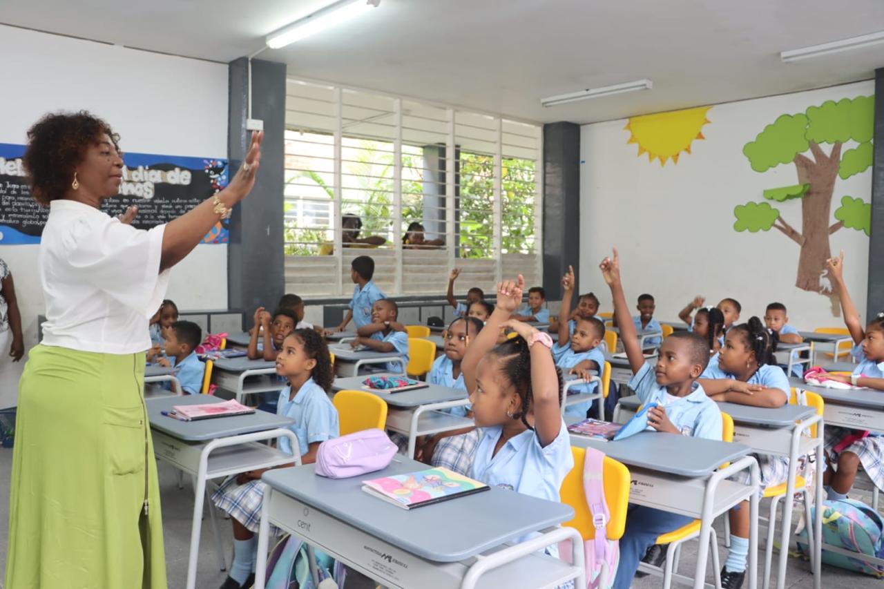 La Institución Educativa Termarit en Buenaventura recibe nuevo mobiliario escolar