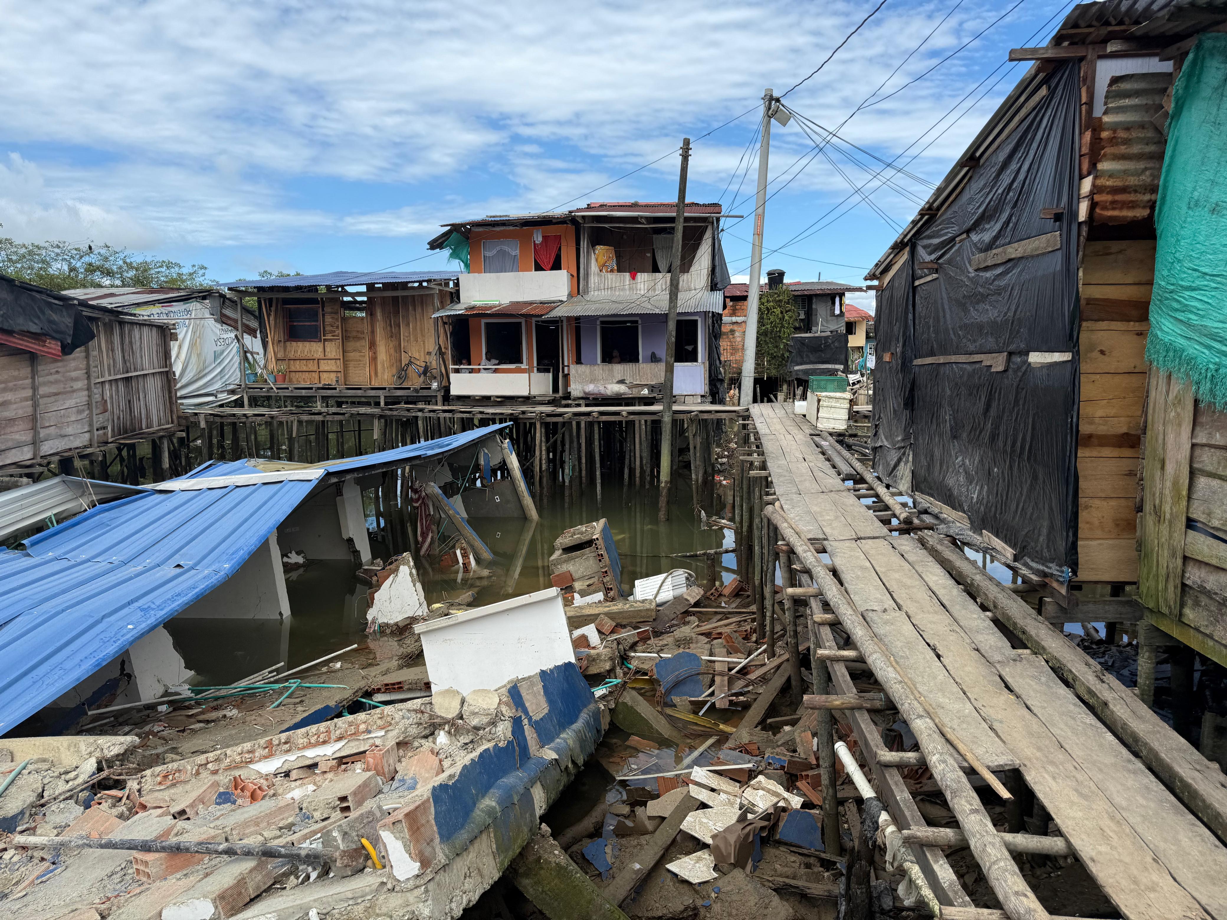 La alcaldesa distrital Ligia Córdoba Martínez atendió tragedia en el barrio Palo Seco de Buenaventura