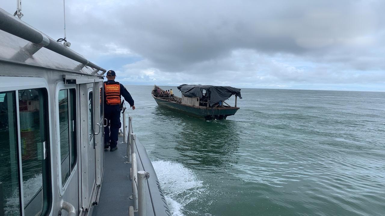 Fueron rescatadas nueve personas a bordo de una embarcación en el Pacífico colombiano