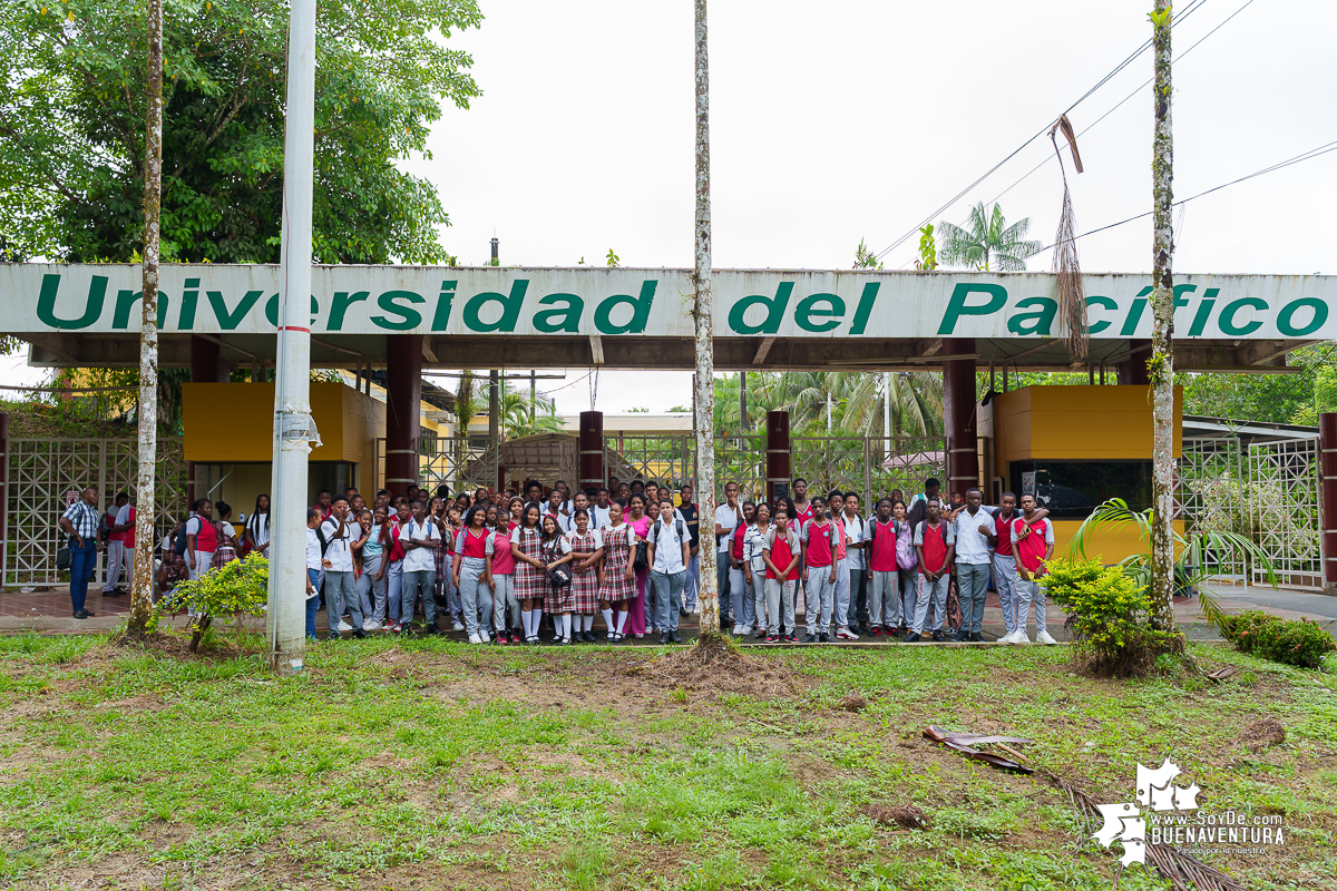 La ruta del concierto de aves en formato artístico y educativo en el campus de la Universidad del pacifico