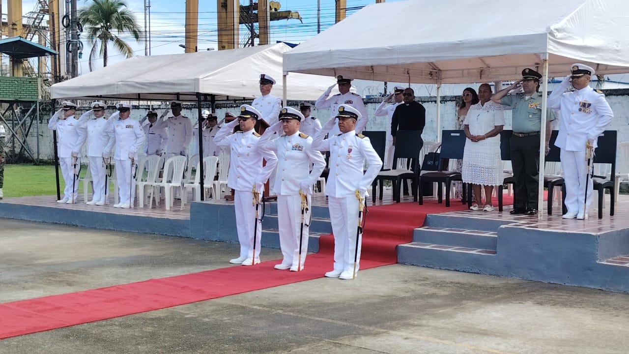 Buenaventura reconoce gestión del comandante saliente del Batallón Fluvial No. 24 y recibe a su nuevo jefe militar