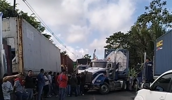 Empresas de transporte de carga alertan por la larga crisis logística en Buenaventura