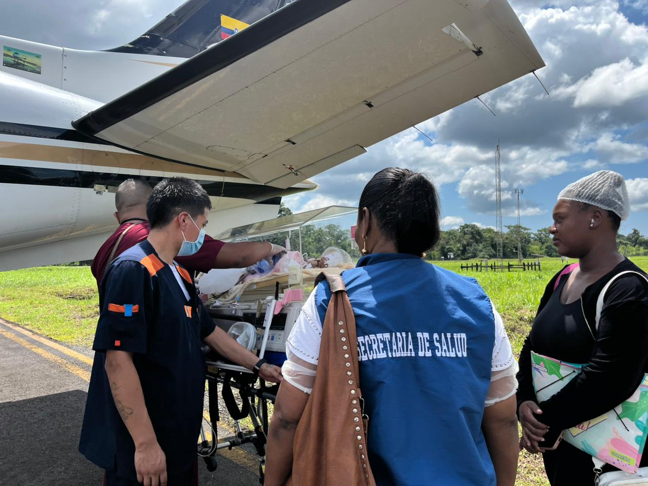 La Secretaría de Salud de Buenaventura gestionó puente aéreo para atención especializada de recién nacida