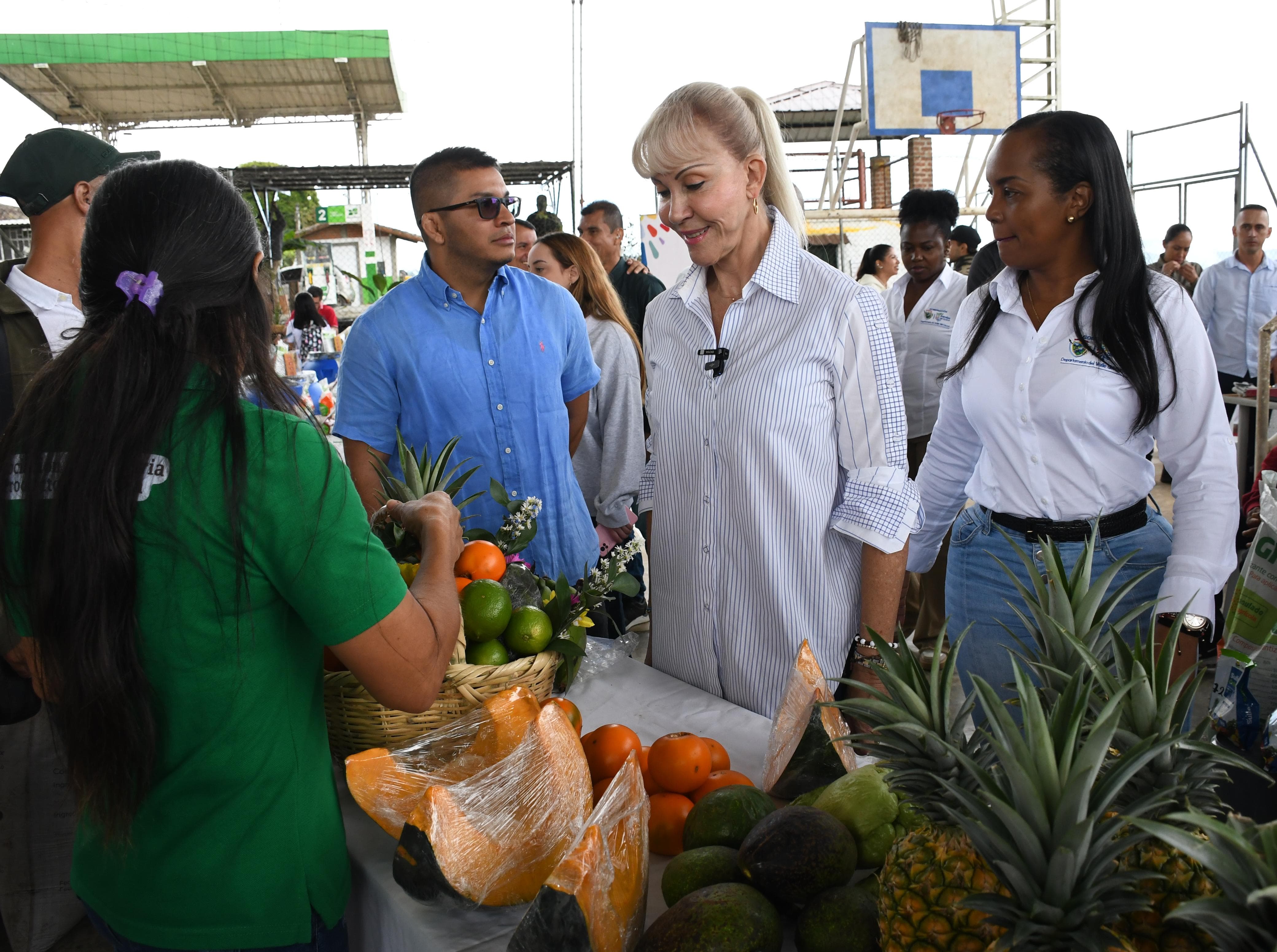 La Gobernación del Valle del Cauca entrega equipos y maquinaria a 1.134 productores campesinos en la quinta fase de Valle Agro